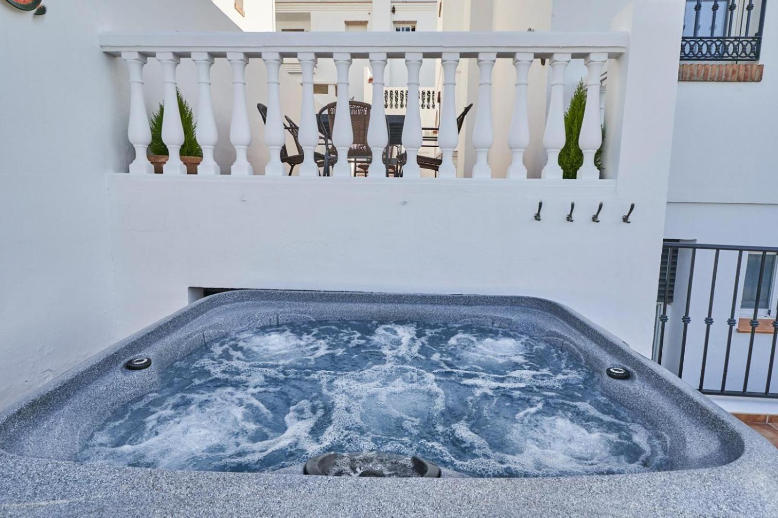 Villa Pura - Private Jacuzzi & Heated Pool ネルハ エクステリア 写真