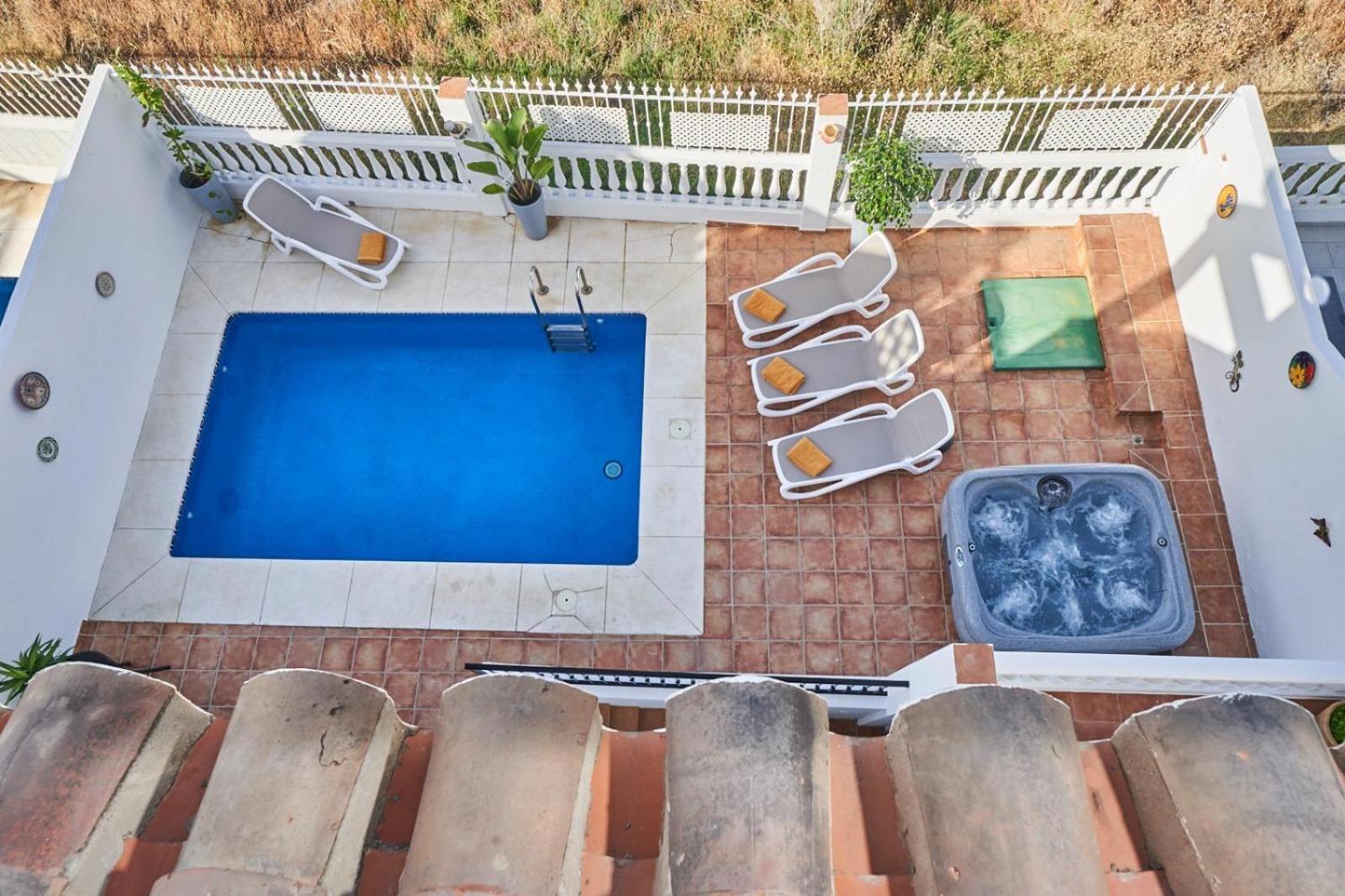 Villa Pura - Private Jacuzzi & Heated Pool ネルハ エクステリア 写真