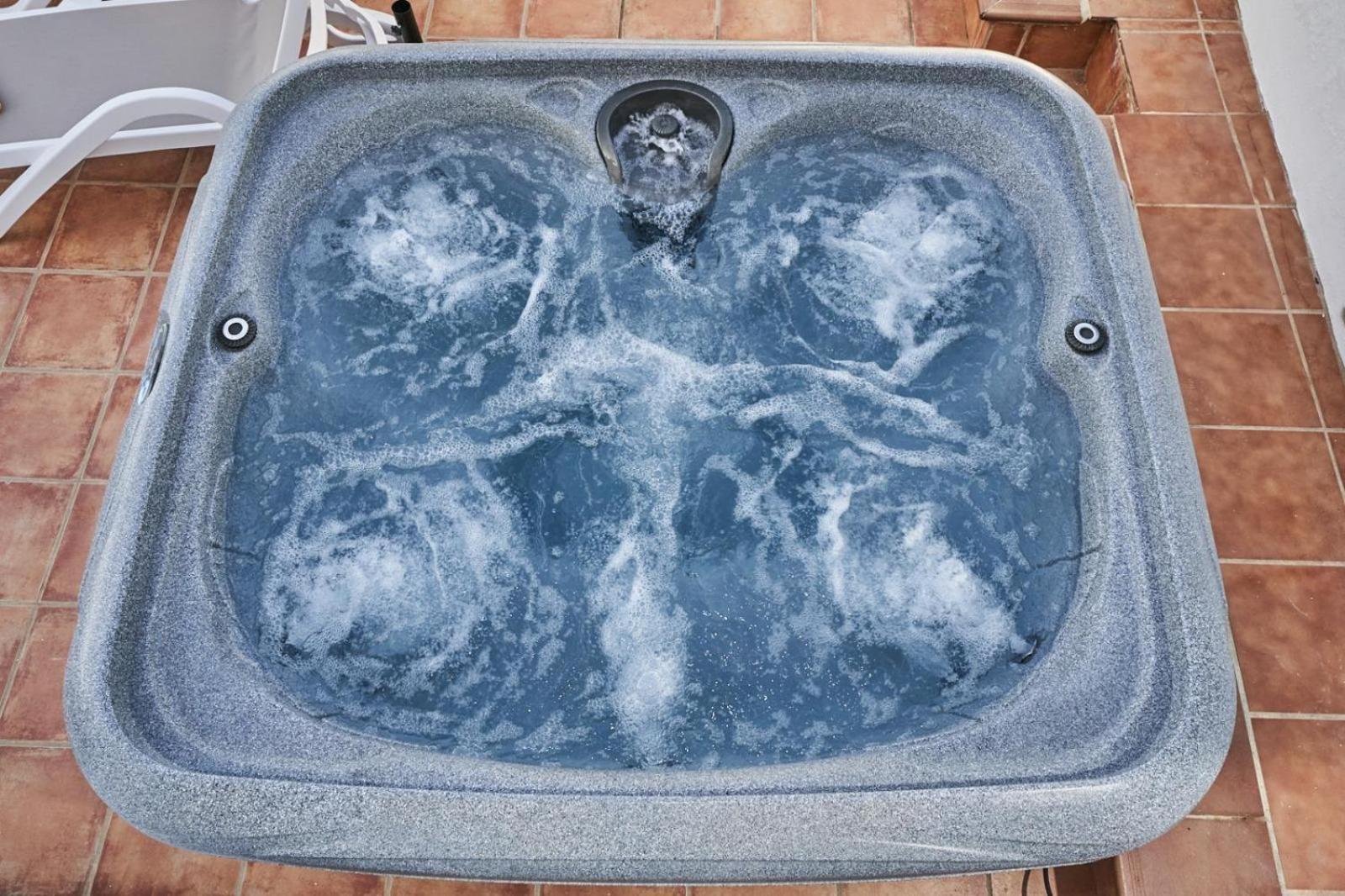 Villa Pura - Private Jacuzzi & Heated Pool ネルハ エクステリア 写真