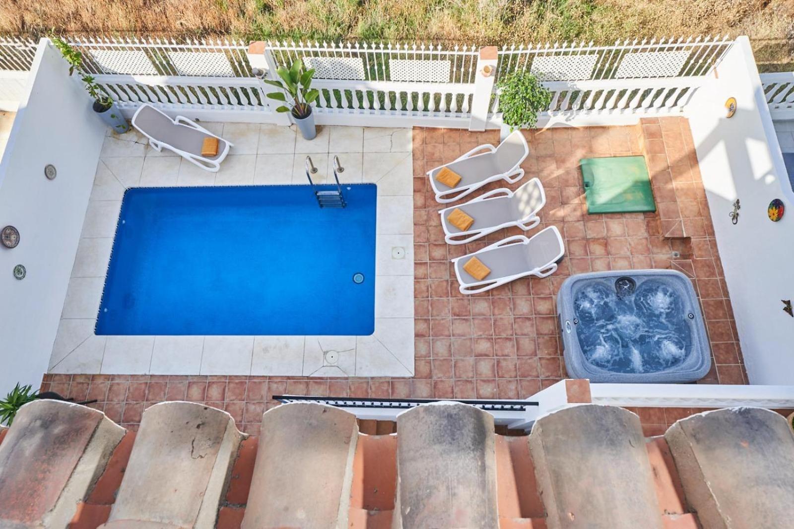 Villa Pura - Private Jacuzzi & Heated Pool ネルハ エクステリア 写真