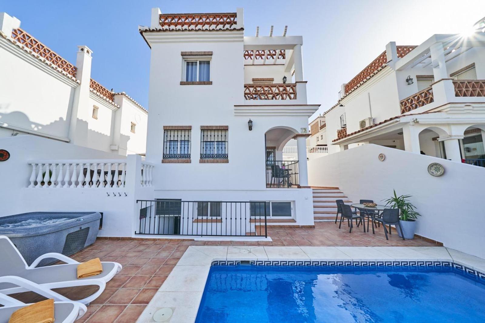 Villa Pura - Private Jacuzzi & Heated Pool ネルハ エクステリア 写真